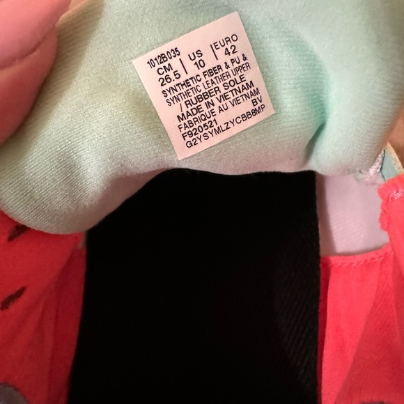 Women’s ASICS - Picture 2 of 2